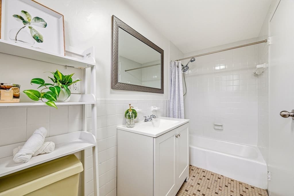 595 Revere Beach Pkwy # 40, Revere MA 02151 photo 25