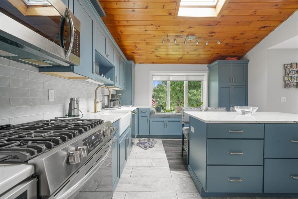 37 Slade St, Swansea MA 02777 photo 7