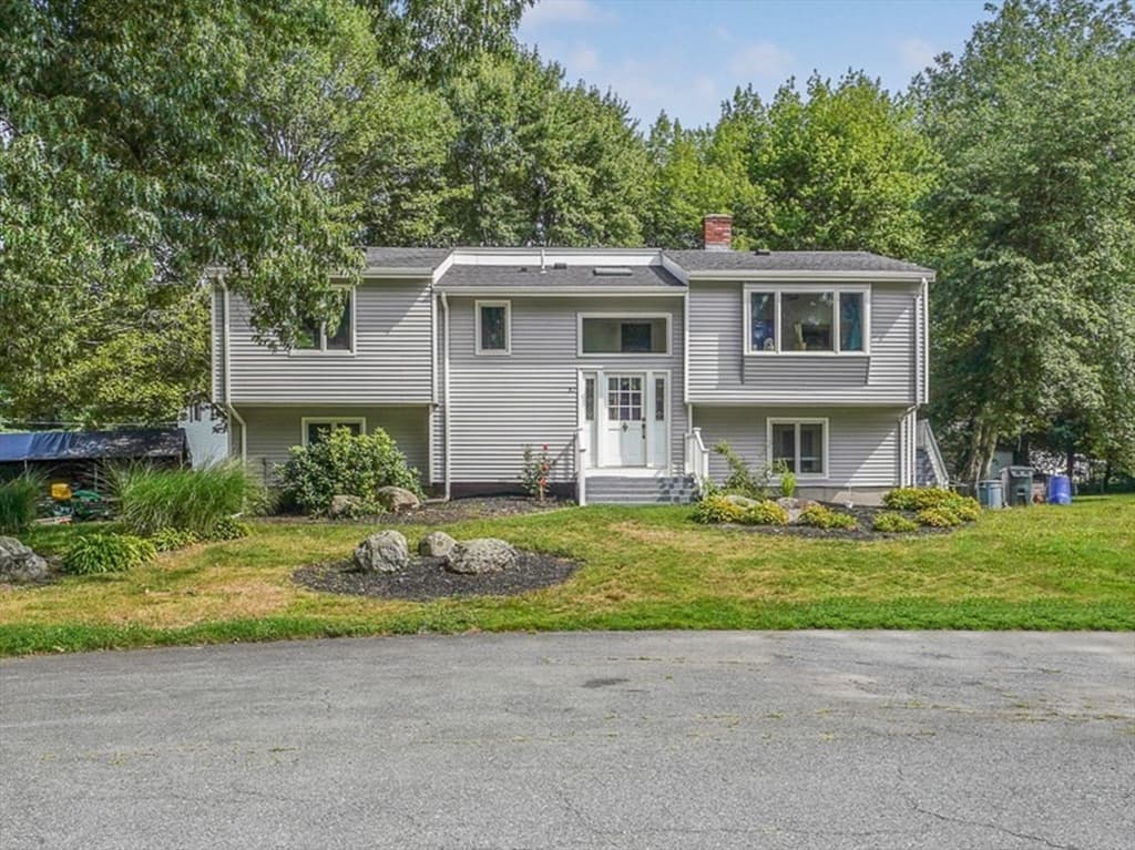 37 Slade St, Swansea MA 02777