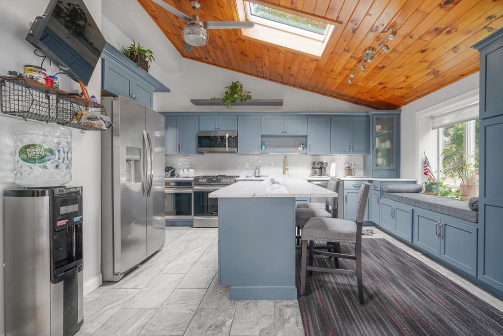 37 Slade St, Swansea MA 02777 photo 5