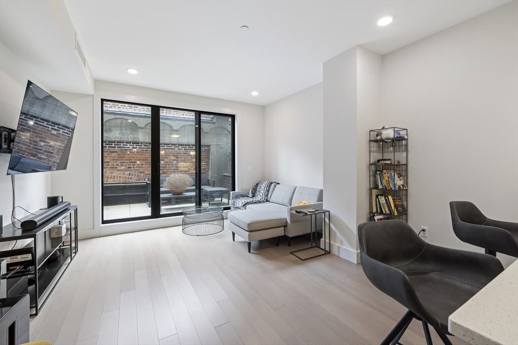 121 Portland Street # 707, Boston MA 02114