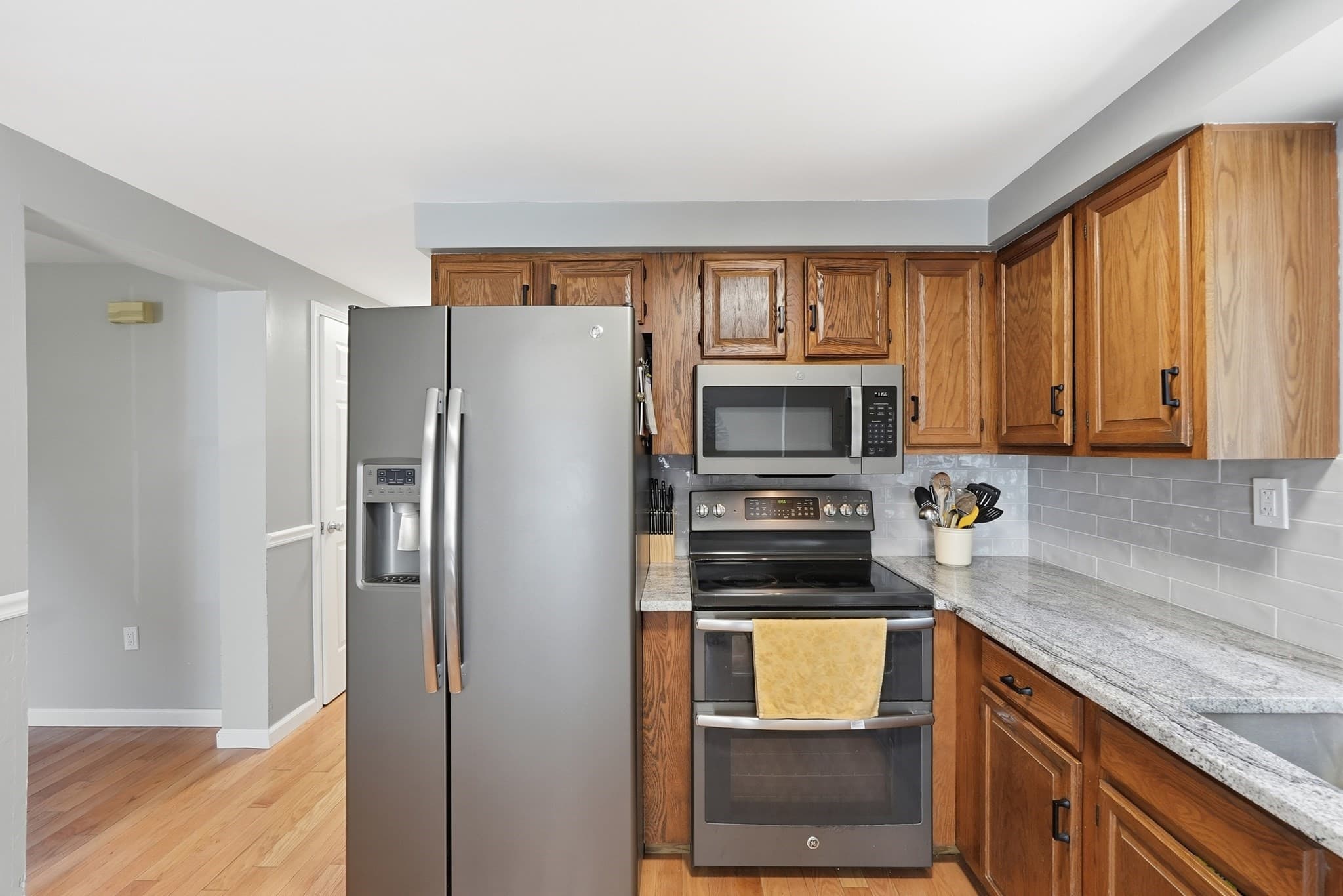 Single Family Residence at 10 Scandinavia Ave, Worcester MA 01603, photo 10 of 37