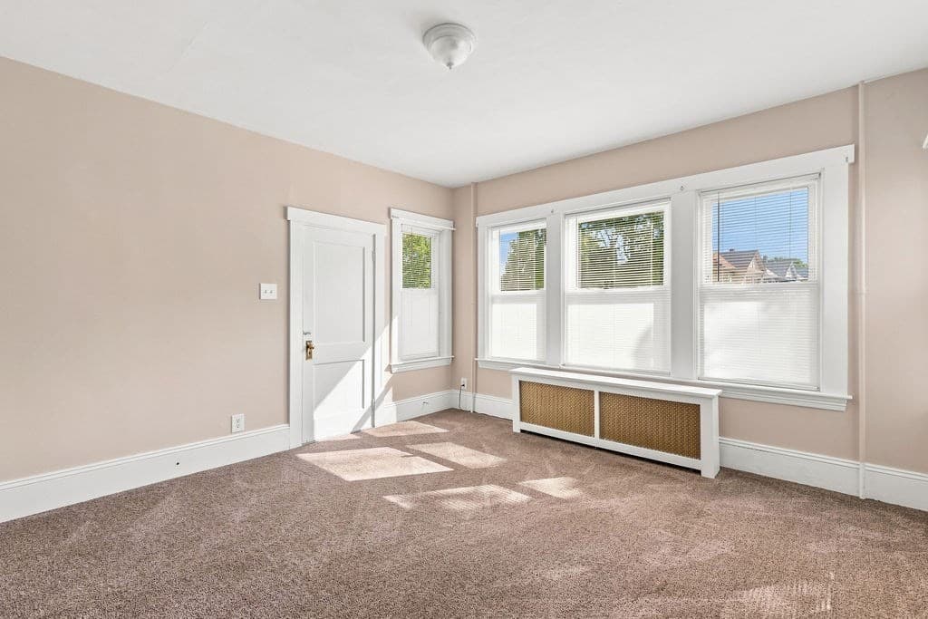 359-361 Brock Ave, New Bedford MA 02744 photo 3