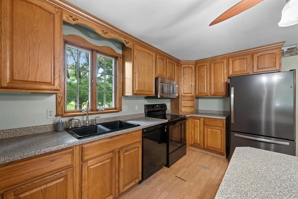 22 Smithville Rd, Spencer MA 01562 photo 3