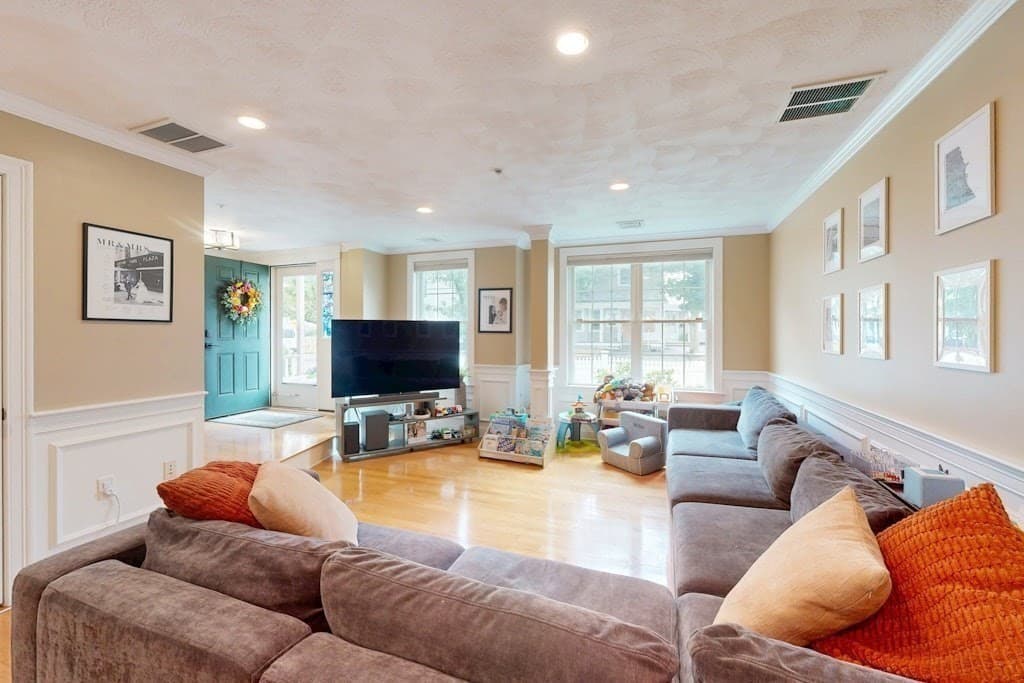215 Harvard # 19, Medford MA 02155 photo 4