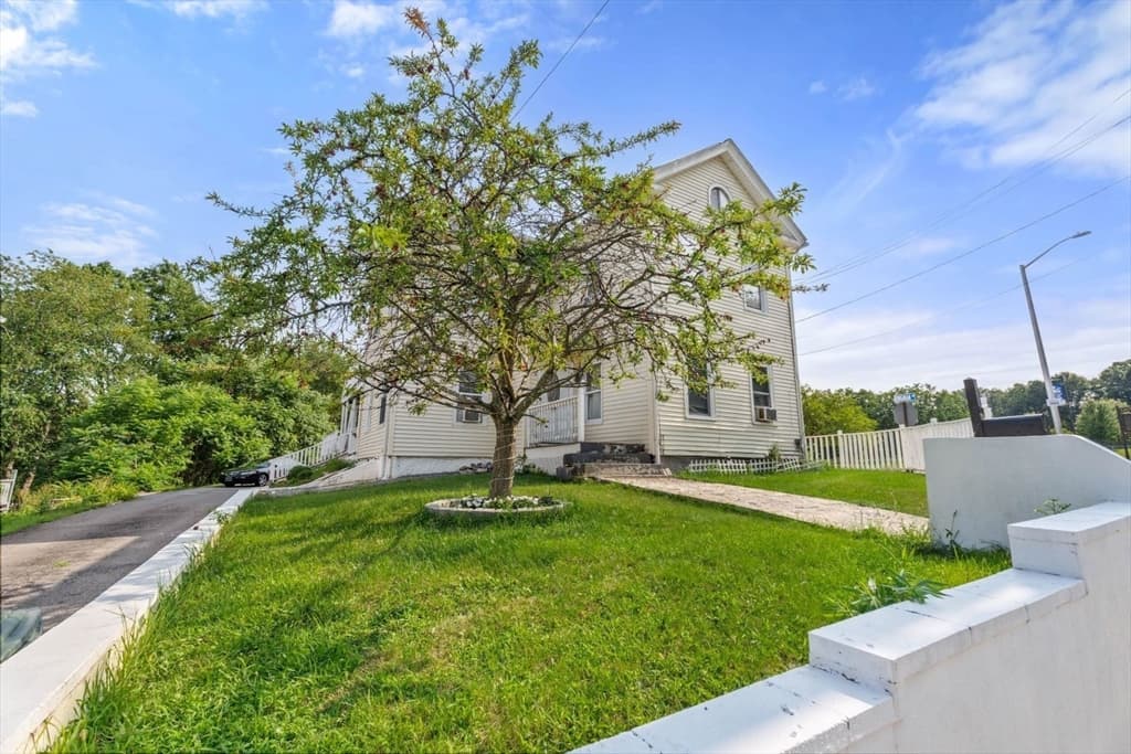 88 Granite St, Leominster MA 01453 photo 2