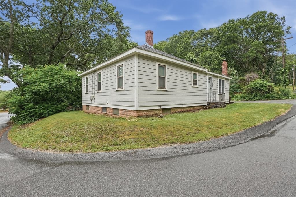 2 Columbus Rd, Plymouth MA 02360 photo 4