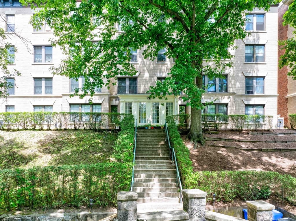 1584 Beacon St # A, Brookline MA 02446