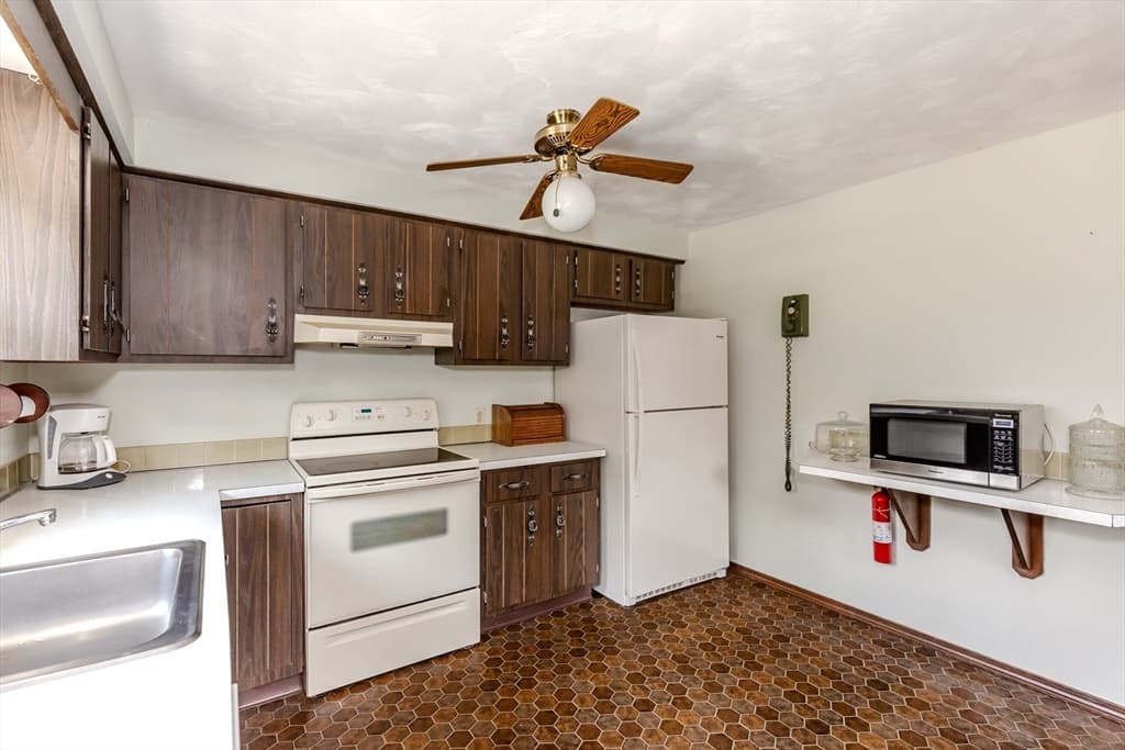 21 Evergreen Drive, Swansea MA 02777 photo 13