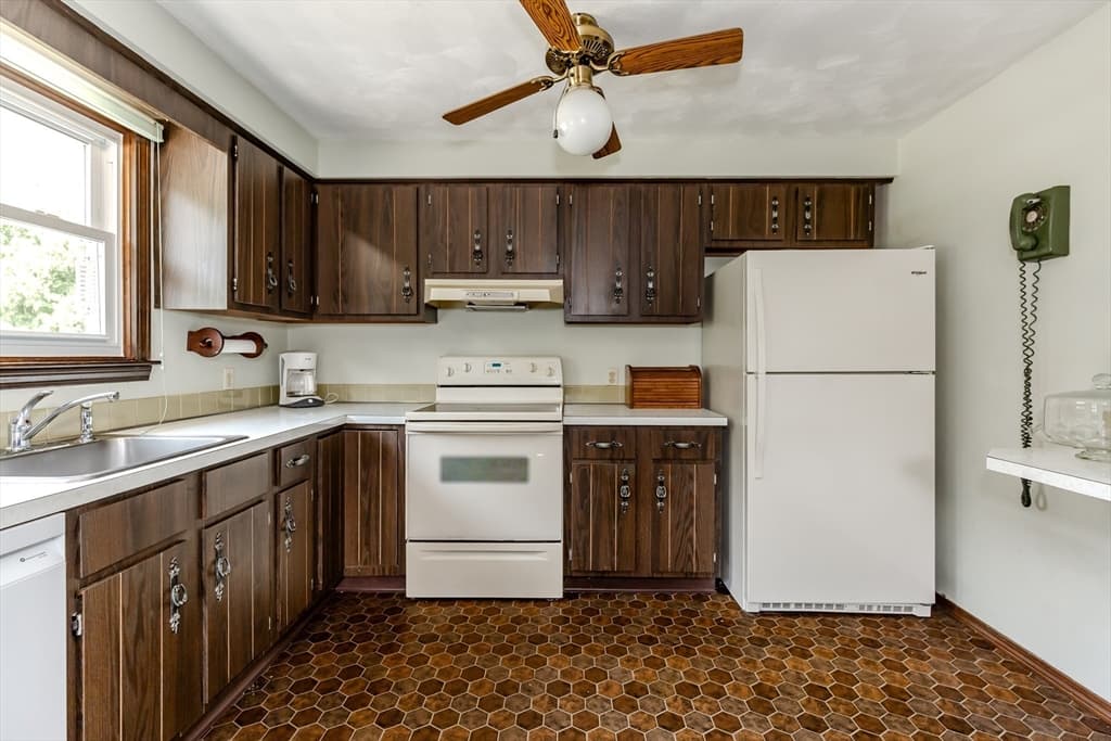 21 Evergreen Drive, Swansea MA 02777 photo 14