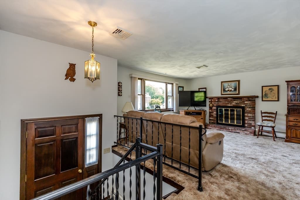 21 Evergreen Drive, Swansea MA 02777 photo 4