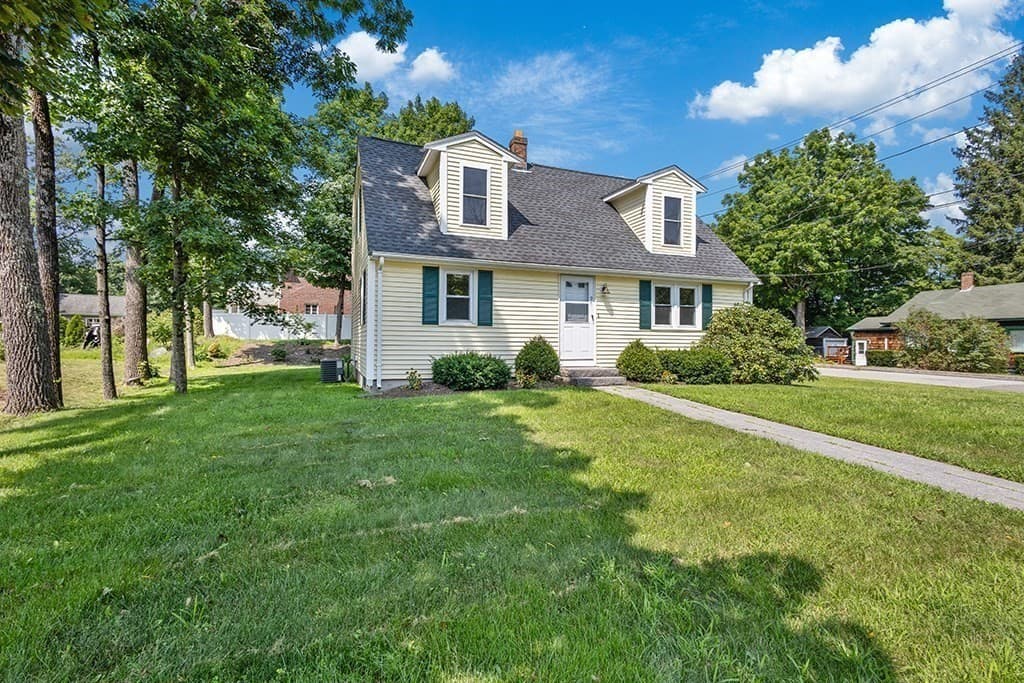 95 Franklin St, Wrentham MA 02093 photo 2