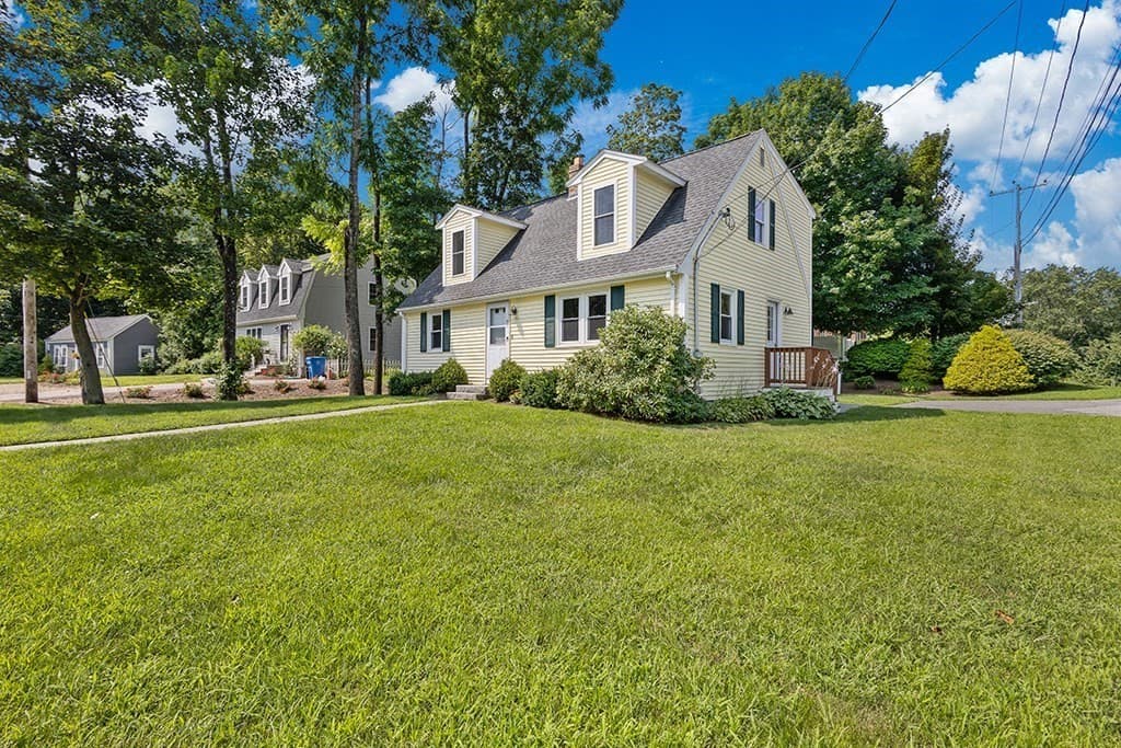 95 Franklin St, Wrentham MA 02093 photo 3