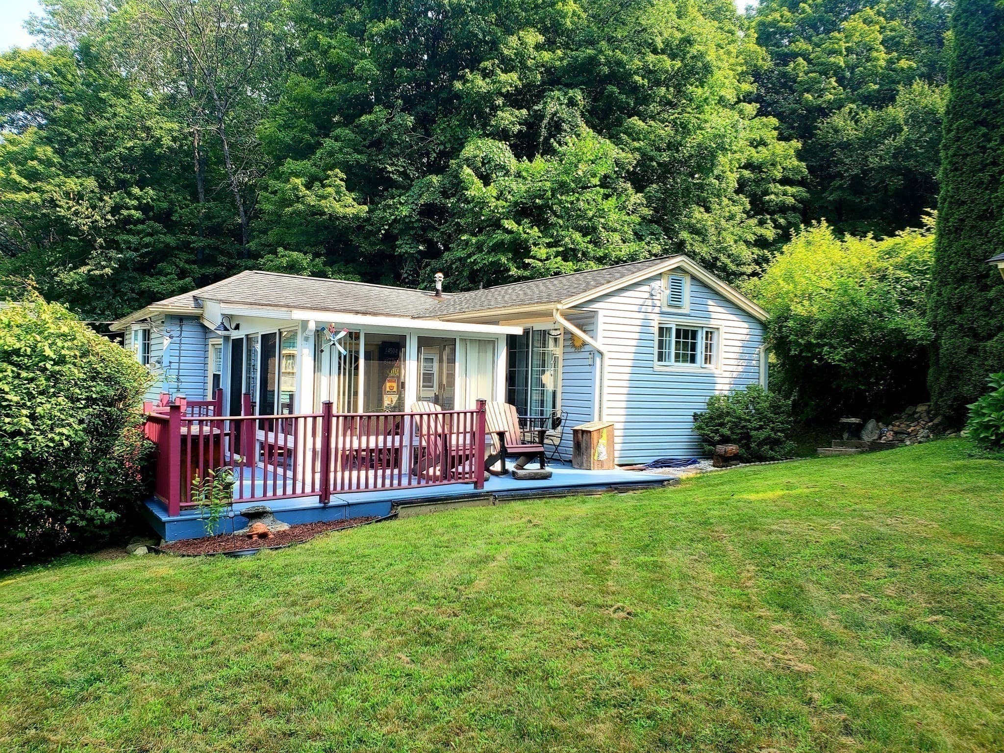 28 Hampden St, Chester MA 01011