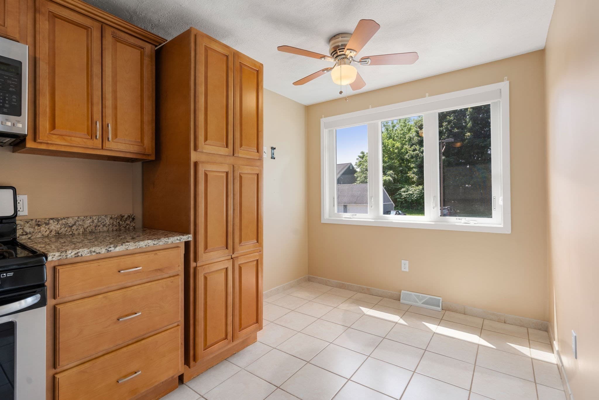 Condominium at 31 Blithewood Ave # 205, Worcester MA 01604, photo 8 of 34