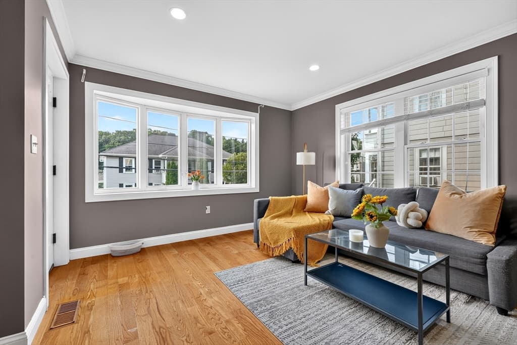 89 Overland Rd # 2, Waltham MA 02451 photo 2