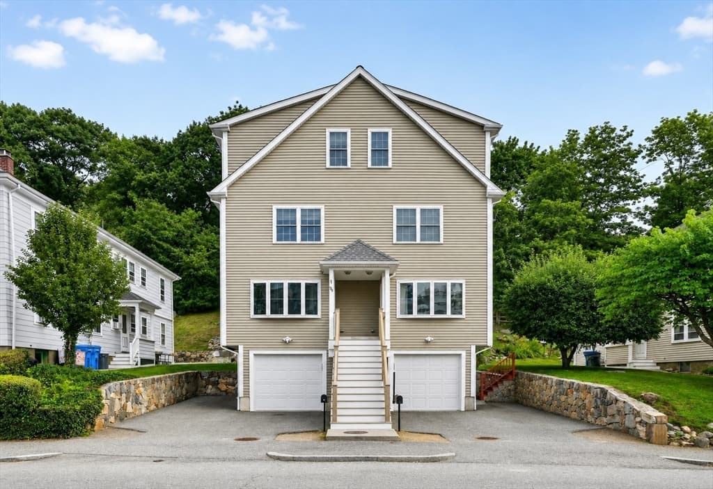 89 Overland Rd # 2, Waltham MA 02451
