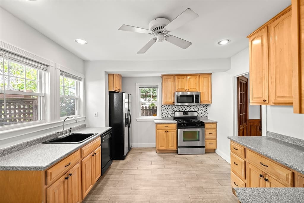12 Oakridge Street, Boston MA 02124 photo 2