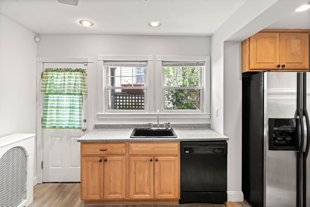 12 Oakridge Street, Boston MA 02124 photo 3