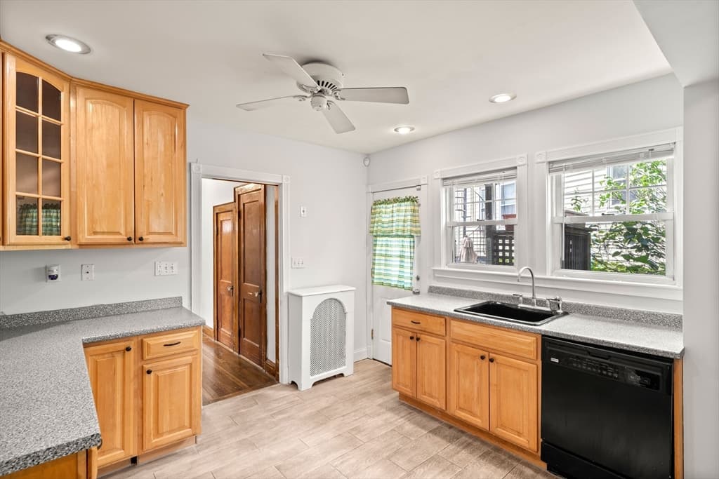 12 Oakridge Street, Boston MA 02124 photo 5