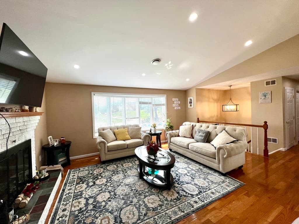 27 Hill St, Leominster MA 01453 photo 9