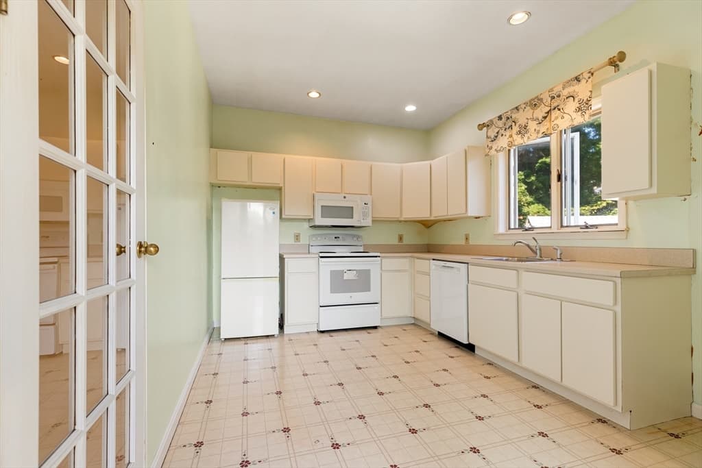 42 Broad St # 3, Salem MA 01970 photo 16
