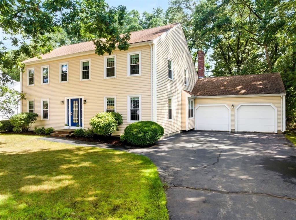 14 Dotty Ann Dr, Framingham MA 01701