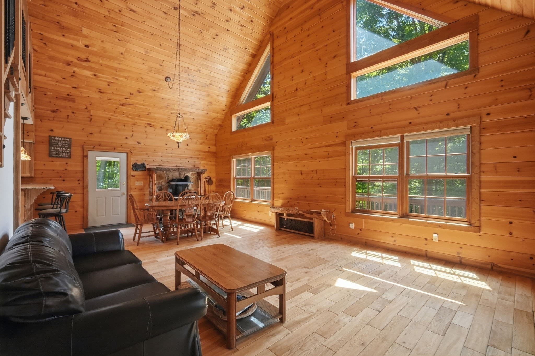 35 South Rd Ext, Peru MA 01235