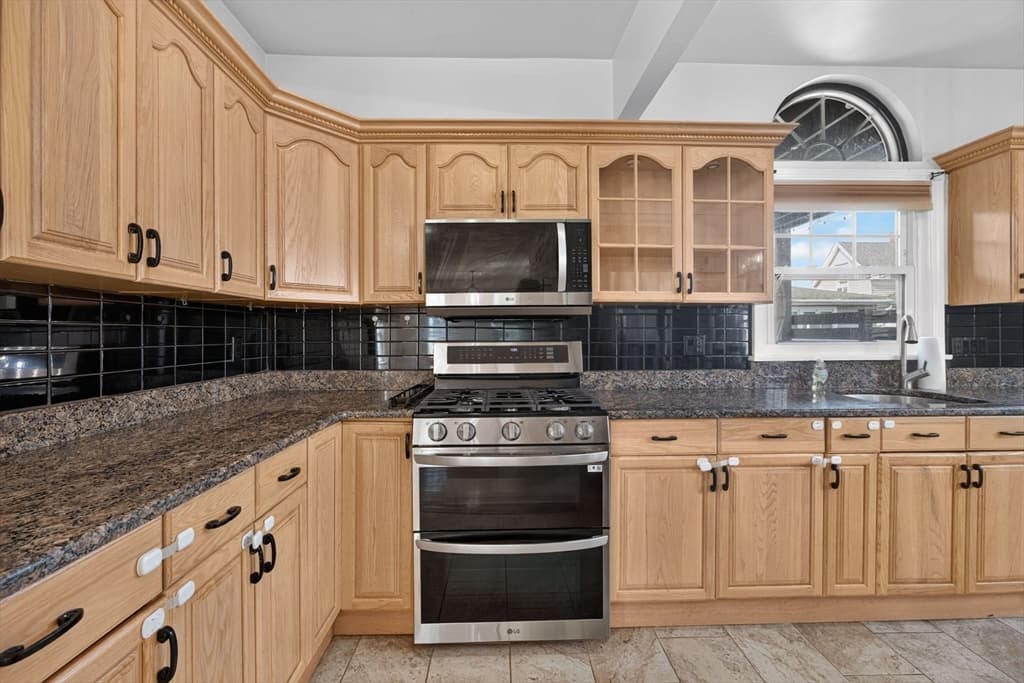 18 Henry St, Everett MA 02149 photo 3