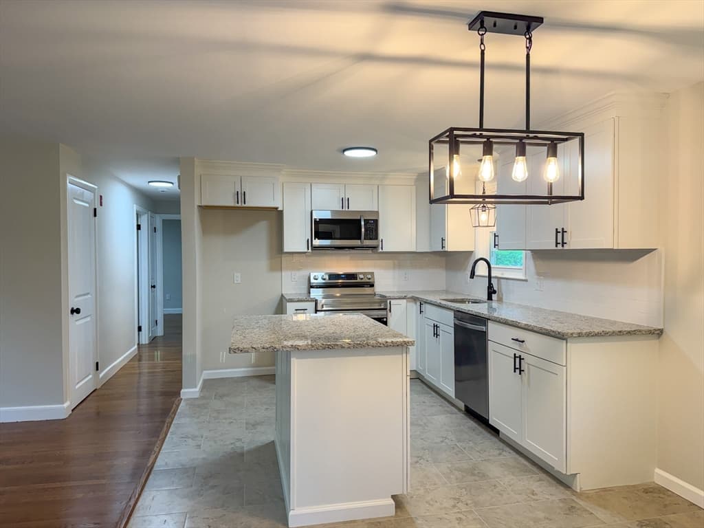 13 Center St, Medway MA 02053 photo 6