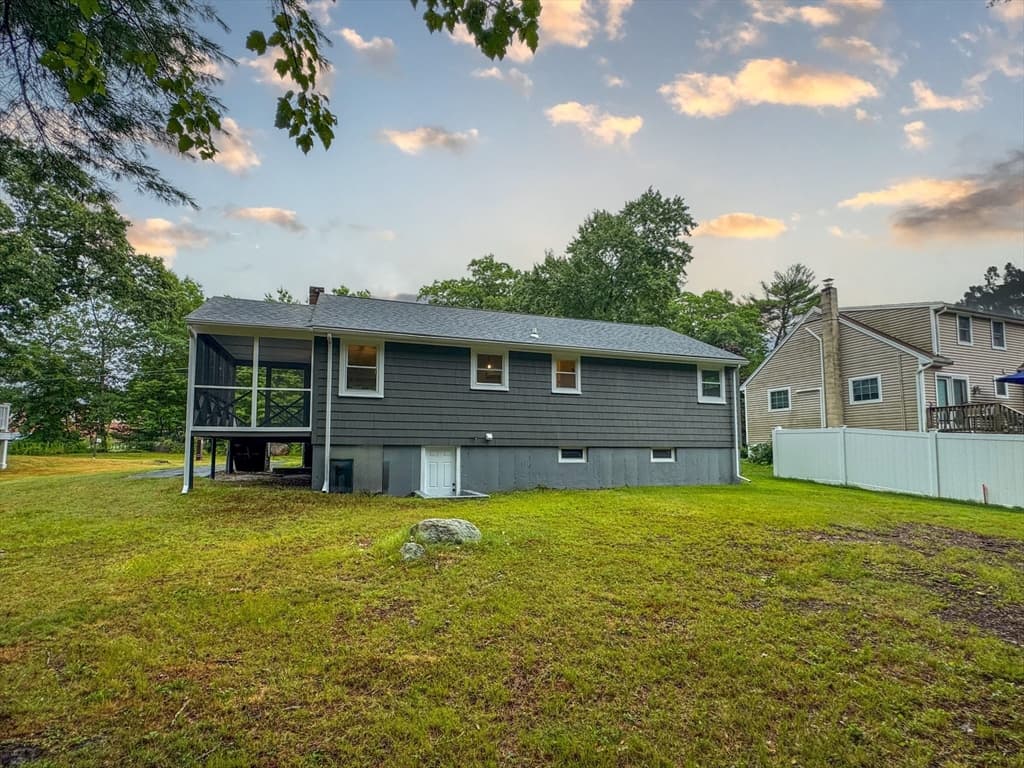 13 Center St, Medway MA 02053 photo 4