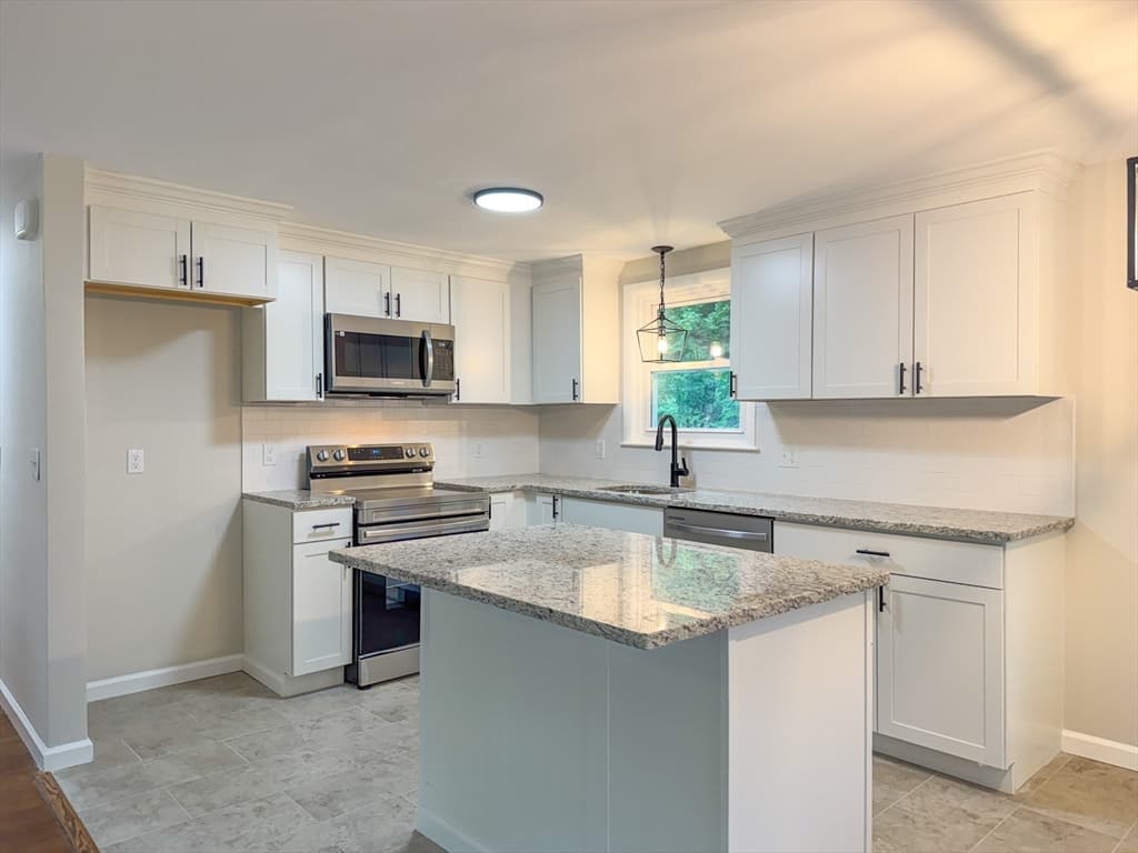 13 Center St, Medway MA 02053 photo 8