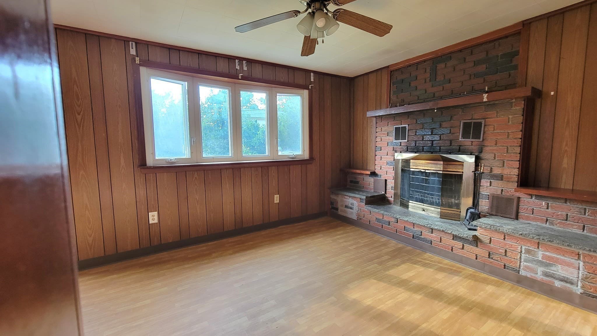 Single Family Residence at 27 Richie Rd, Douglas MA 01516, photo 2 of 24