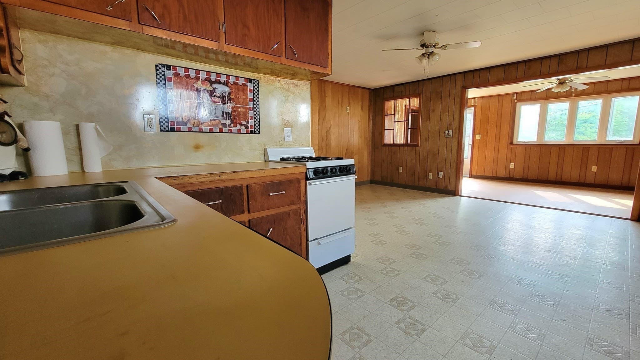 Single Family Residence at 27 Richie Rd, Douglas MA 01516, photo 4 of 24
