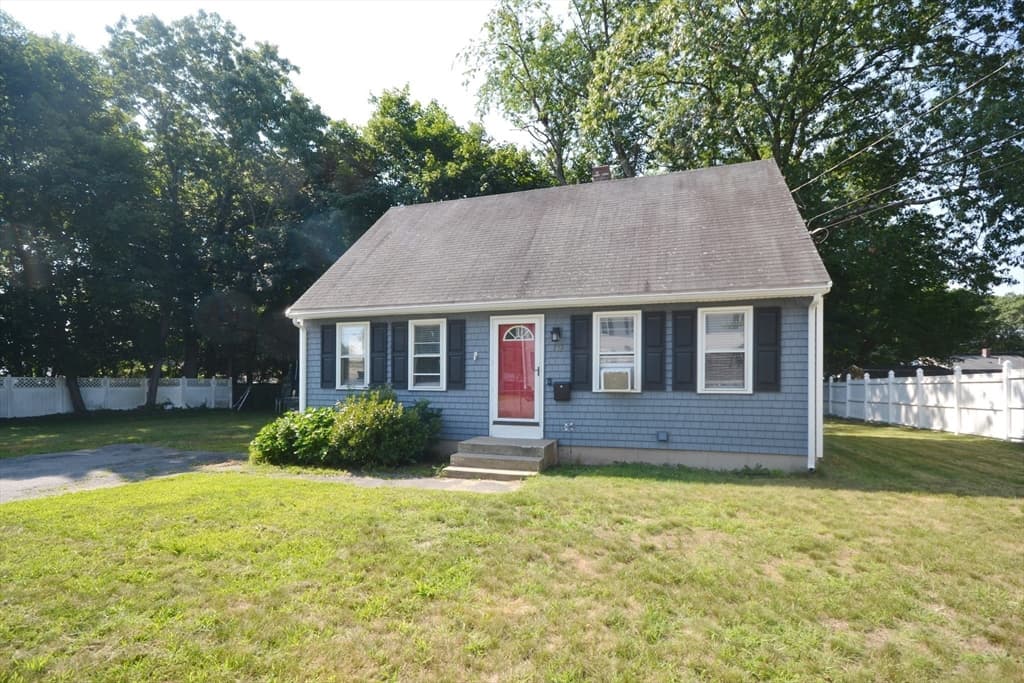 79 Lorchris St, Leominster MA 01453