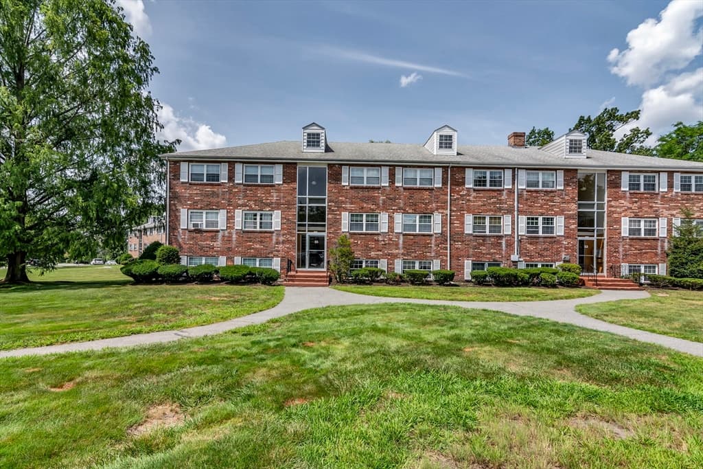 55 Fernview Ave # 8, North Andover MA 01845