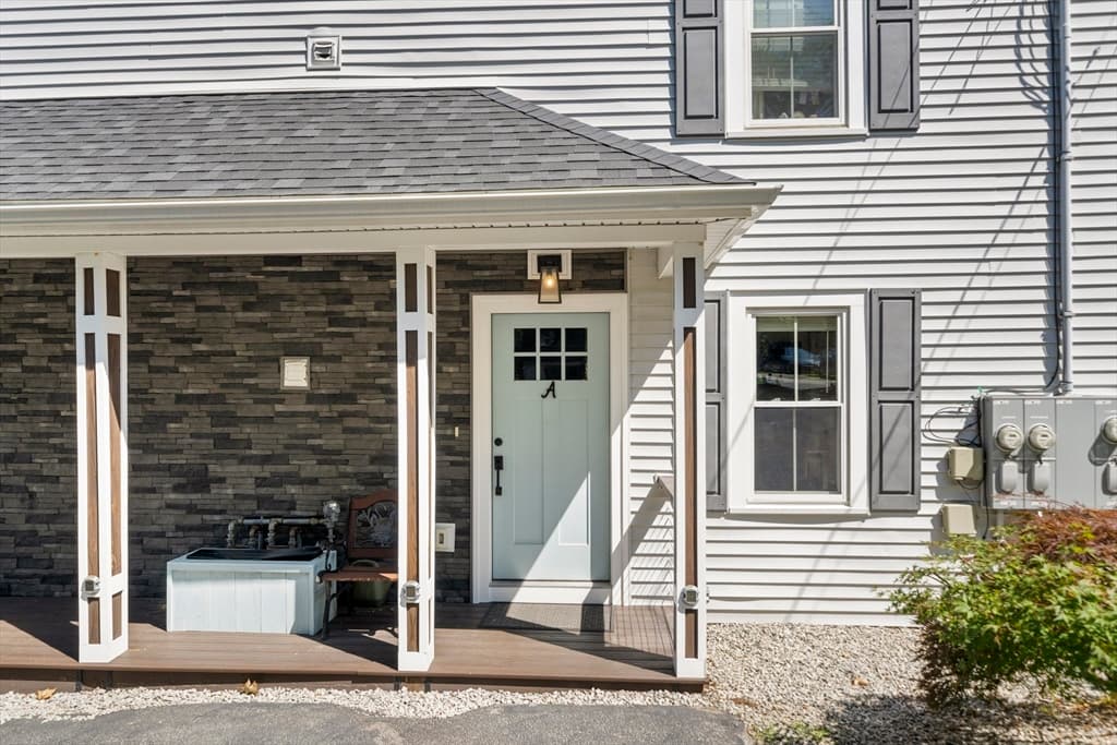 54 Canterbury St # A, Hingham MA 02043 photo 2