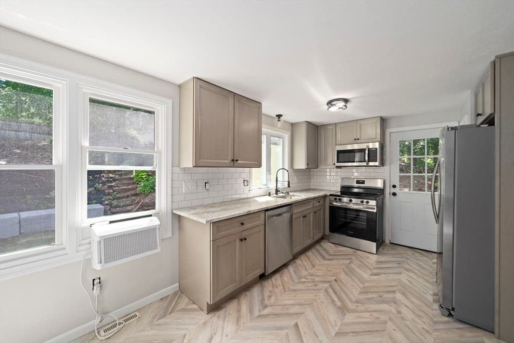 30 Lawn St # 30, Attleboro MA 02703 photo 4