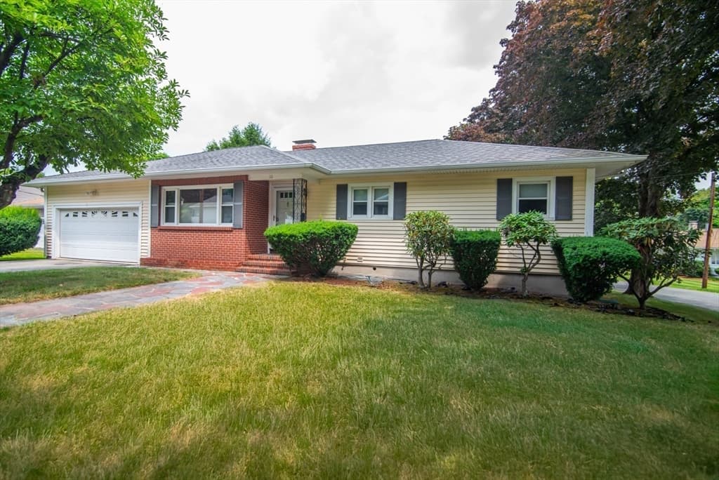 10 Magnolia Rd, Methuen MA 01844