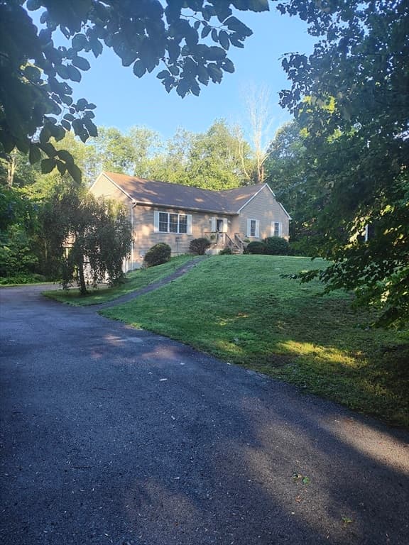 299 River St, Leicester MA 01524