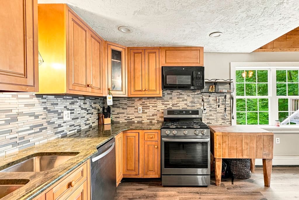 188 Maple St, Douglas MA 01516 photo 4