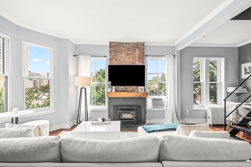 17 Cazenove St # 408, Boston MA 02116
