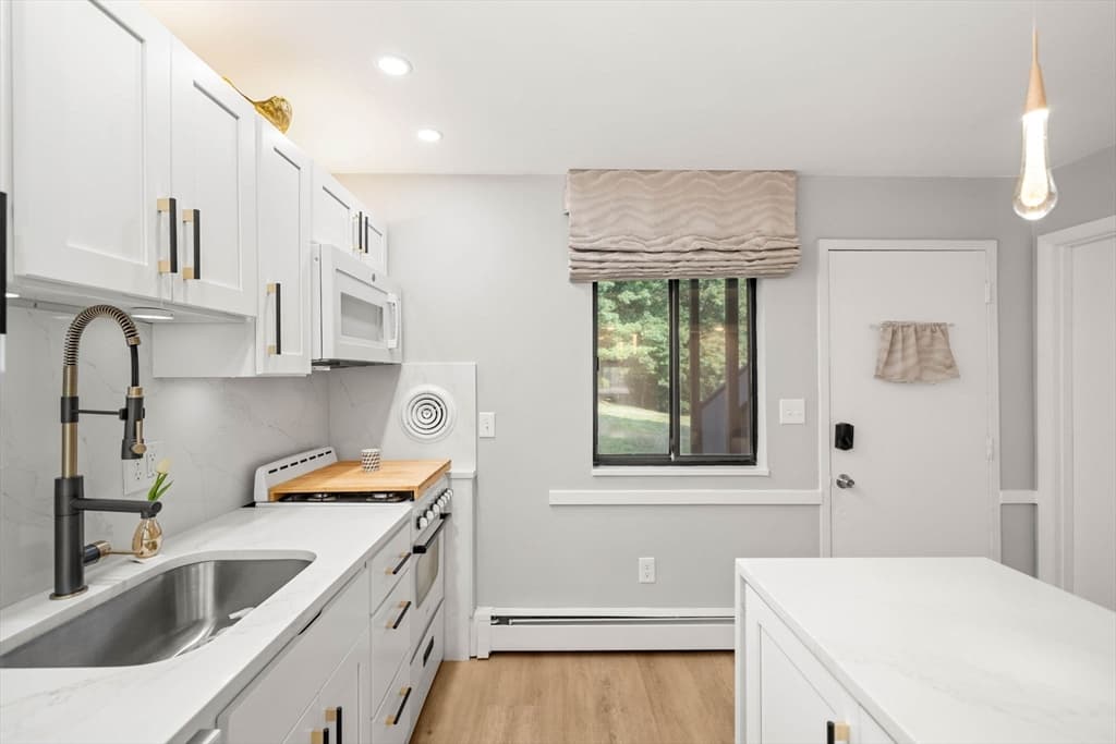 Condominium at 10B Colonial Dr # 1B, Andover MA 01810, Andover, photo 7 of 25