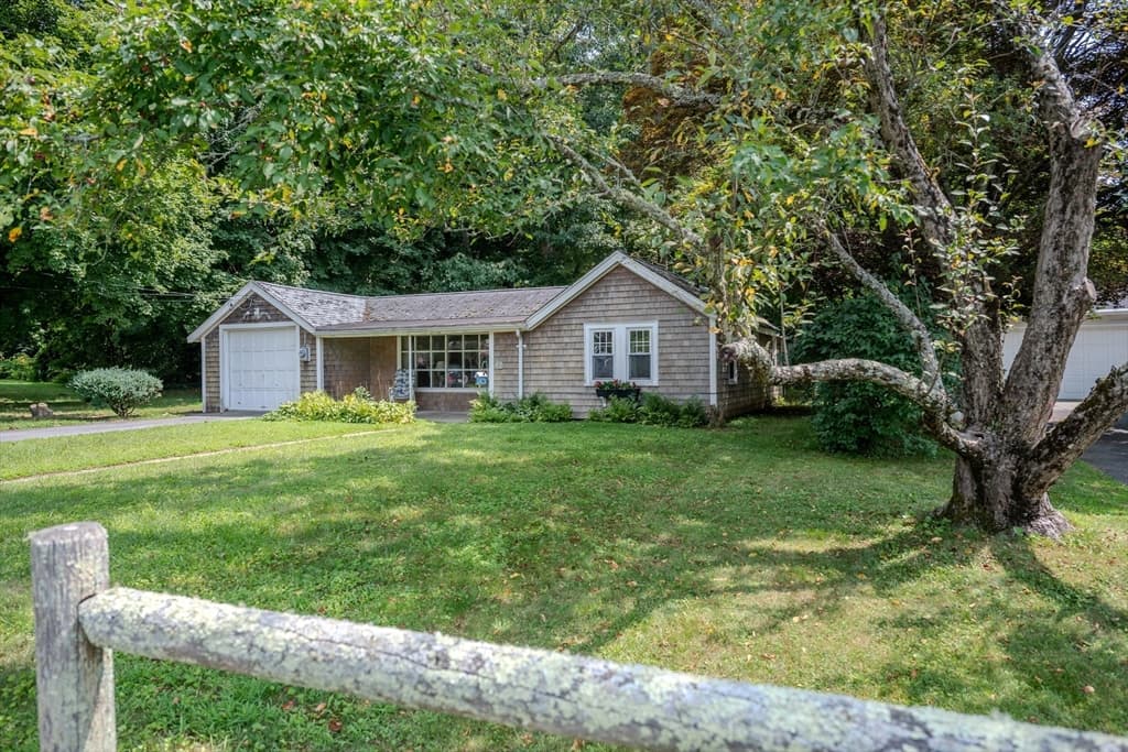 20 Bryant St, Dartmouth MA 02747 photo 2