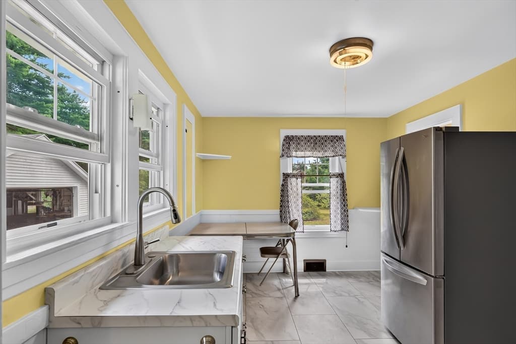 46 Tilton Ave, Lunenburg MA 01462 photo 8
