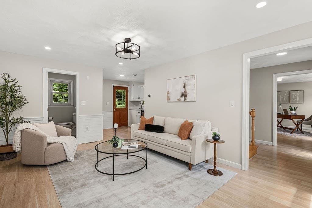 Single Family Residence at 394 Old Farm Rd, Franklin MA 02038, photo 7 of 42