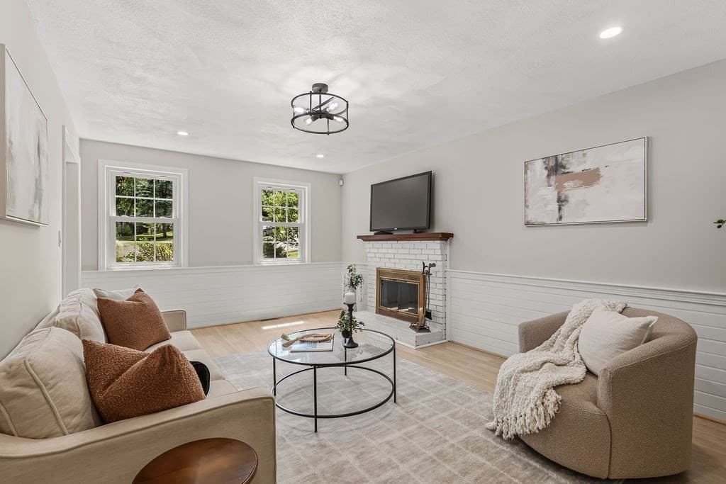 Single Family Residence at 394 Old Farm Rd, Franklin MA 02038, photo 9 of 42