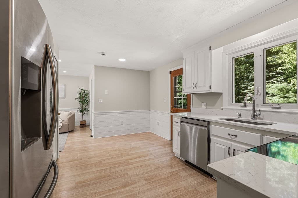 Single Family Residence at 394 Old Farm Rd, Franklin MA 02038, photo 14 of 42