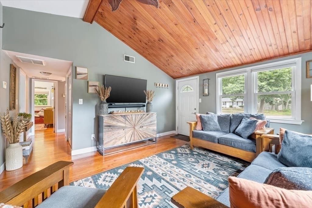 18 Carol Ave, Pembroke MA 02359 photo 3