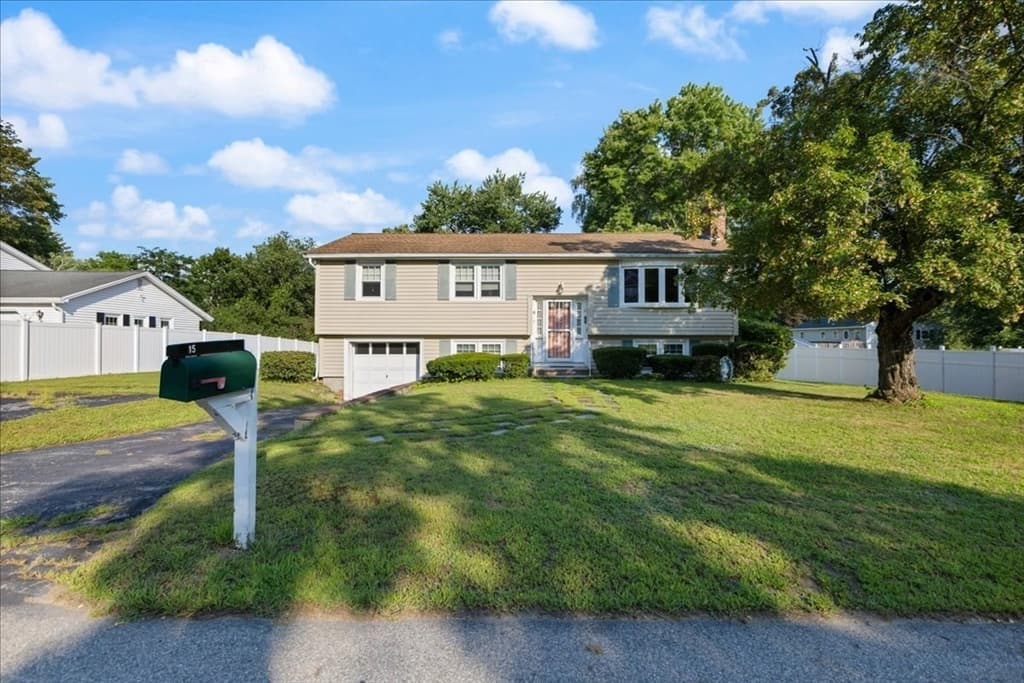 15 Blue Jay Avenue, Dracut MA 01826